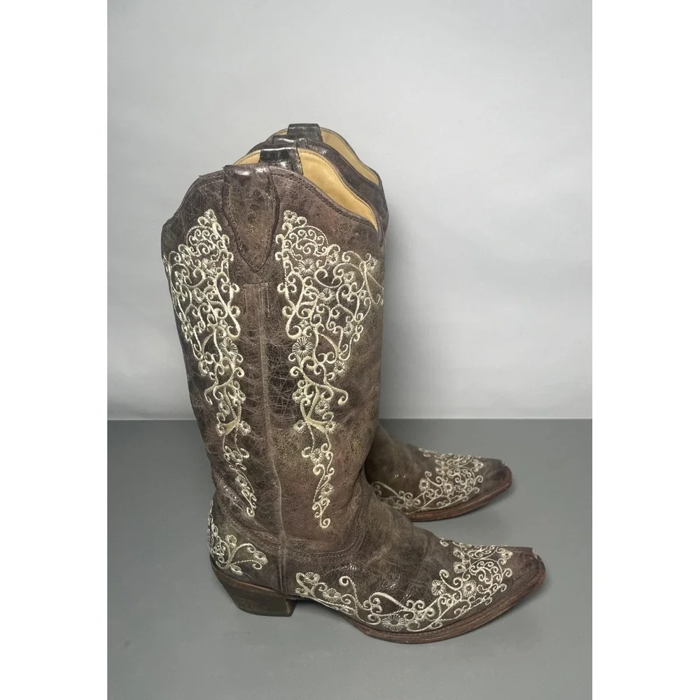 Corral Boots Size 9M Crater Bone Embroidery Distressed Leather Cowboy Boots